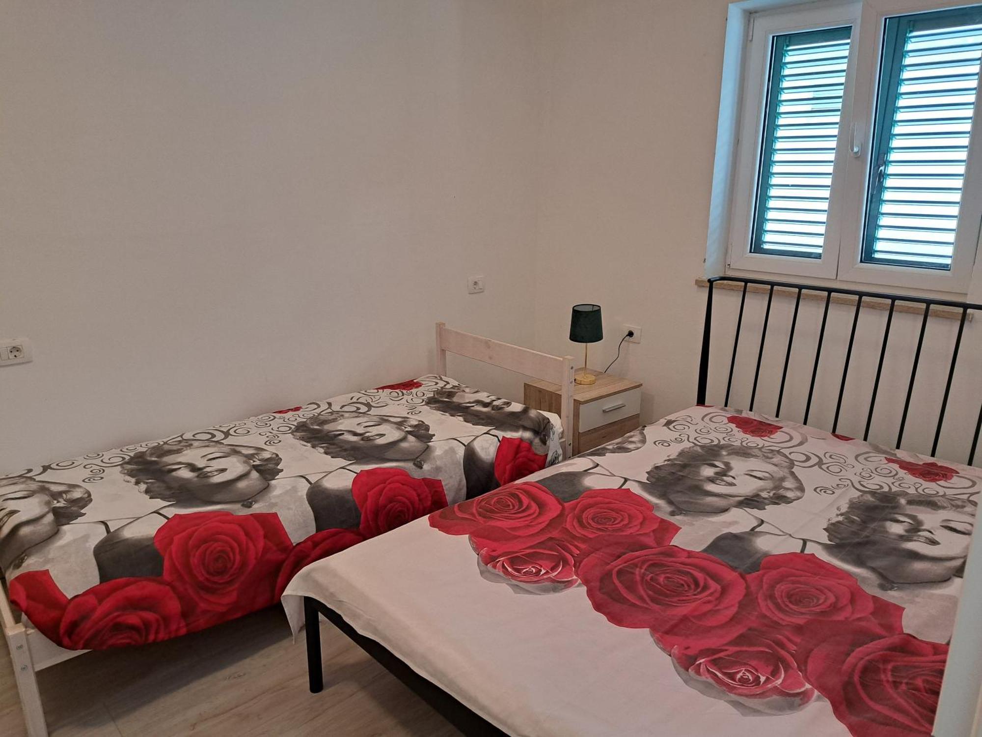 Apartmaji سترونجان المظهر الخارجي الصورة